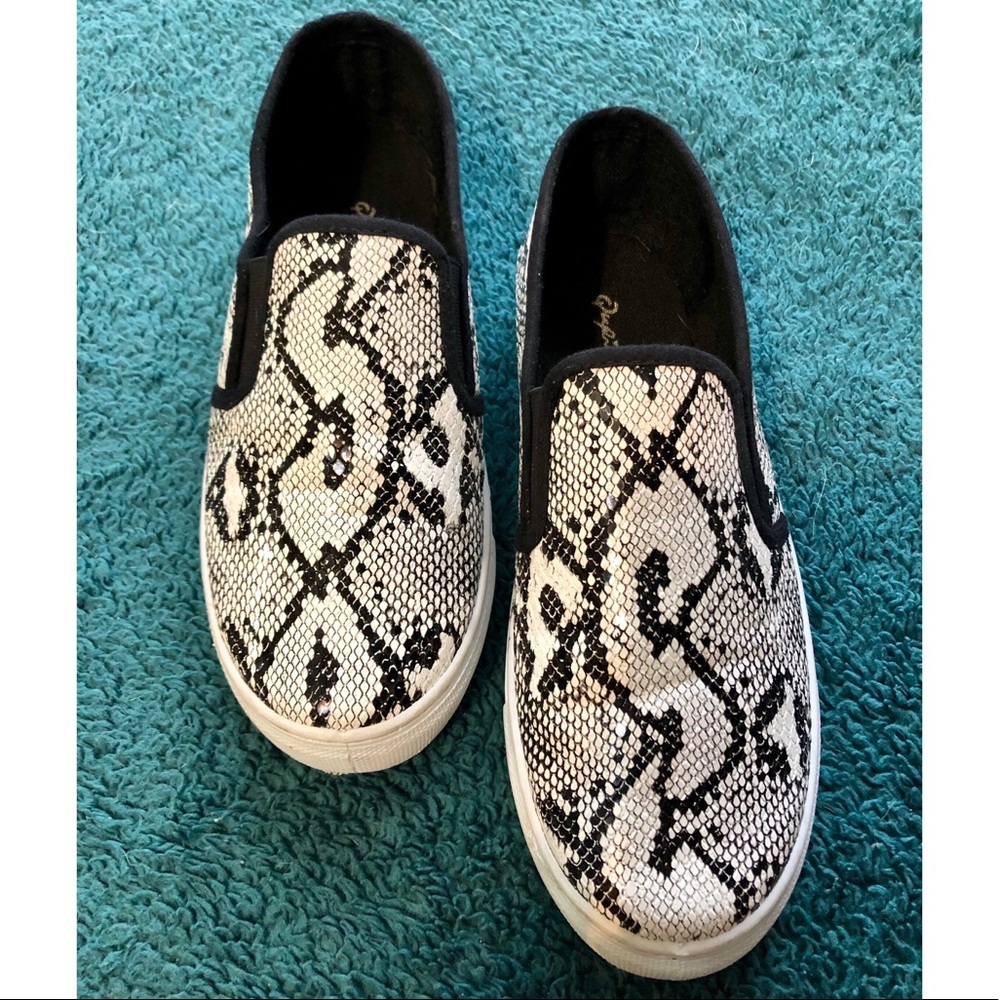 Black and white fake snake skin slip-on shoes